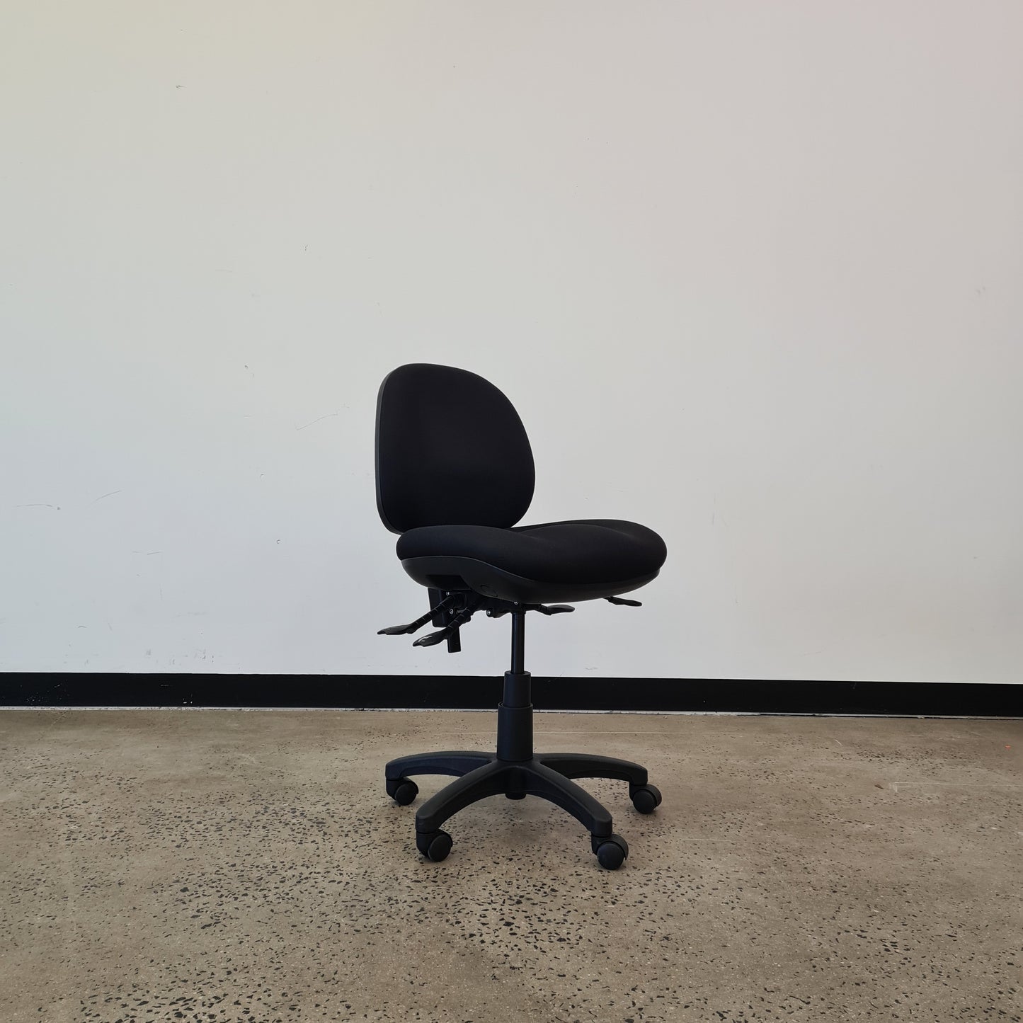 Mid Back Office Task Chair in Black