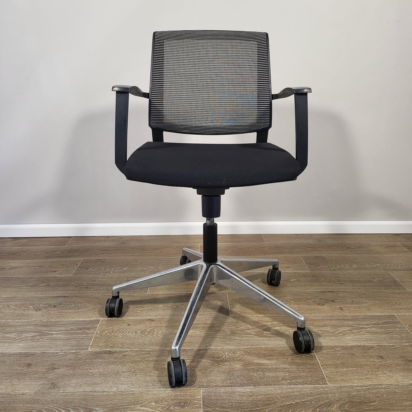 Mesh Back Office Task Chair in Black and White with Silver Base