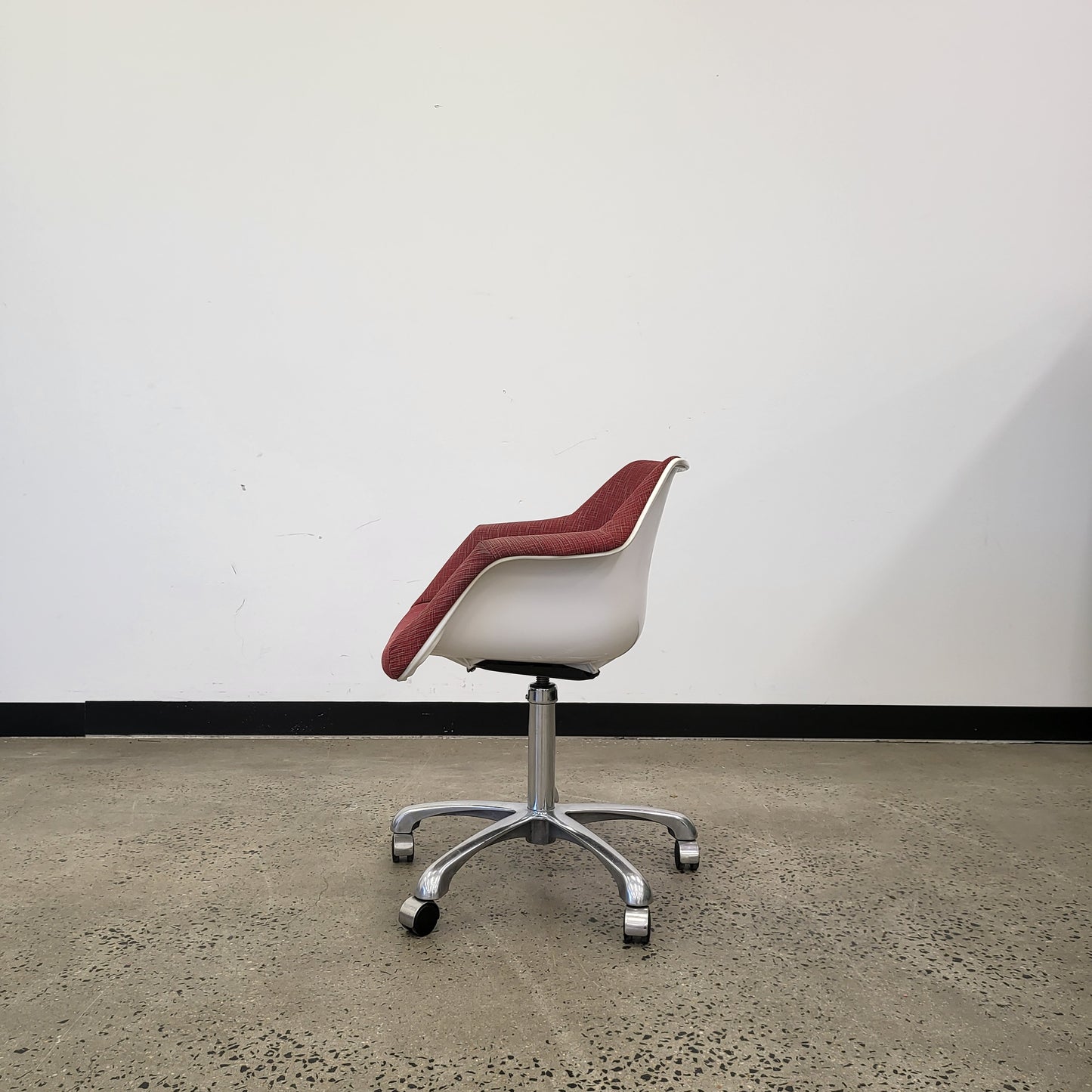 Bucket Swivel Office Chairs in Red Upholstery