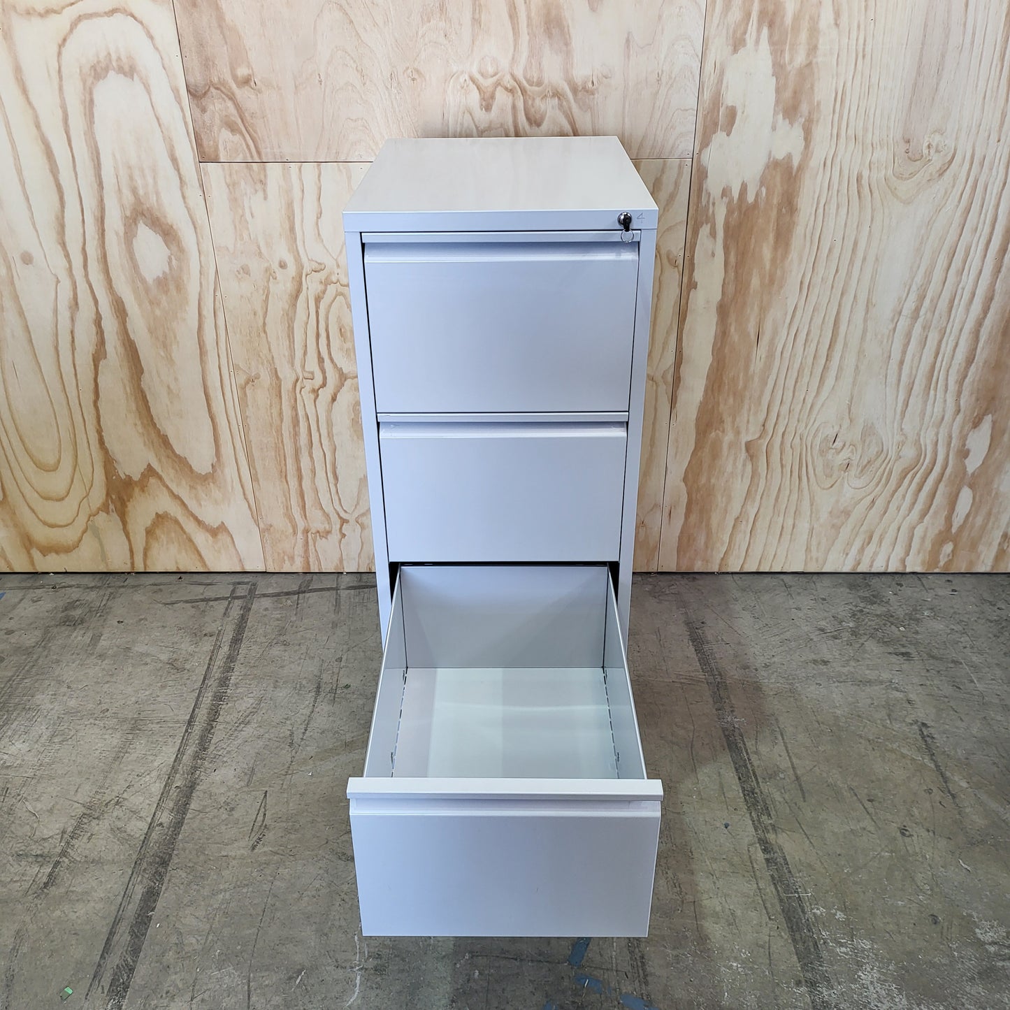 4 Drawer Filing Cabinet in Light Grey with Keys