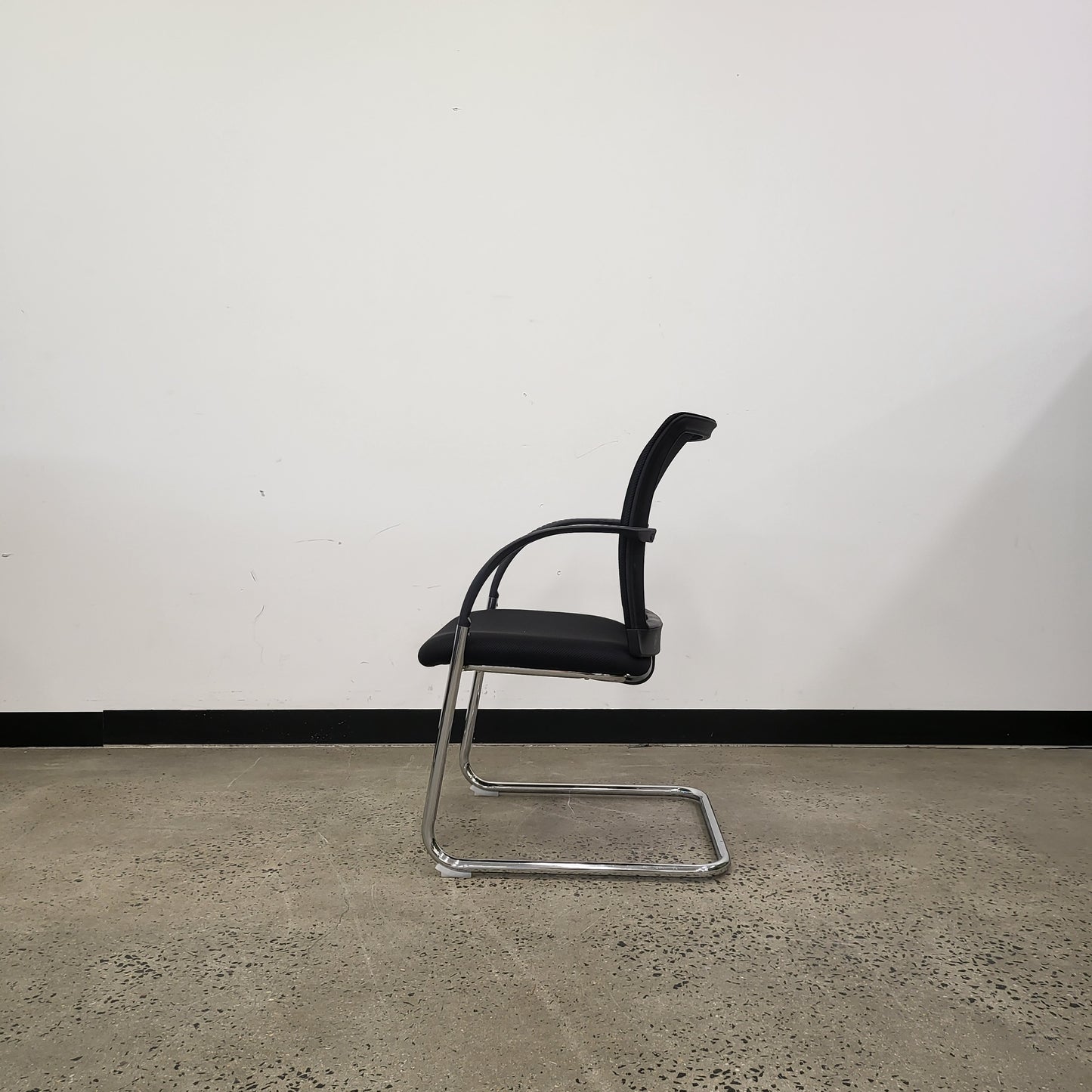 Cantilever Mesh Back Visitor Chair