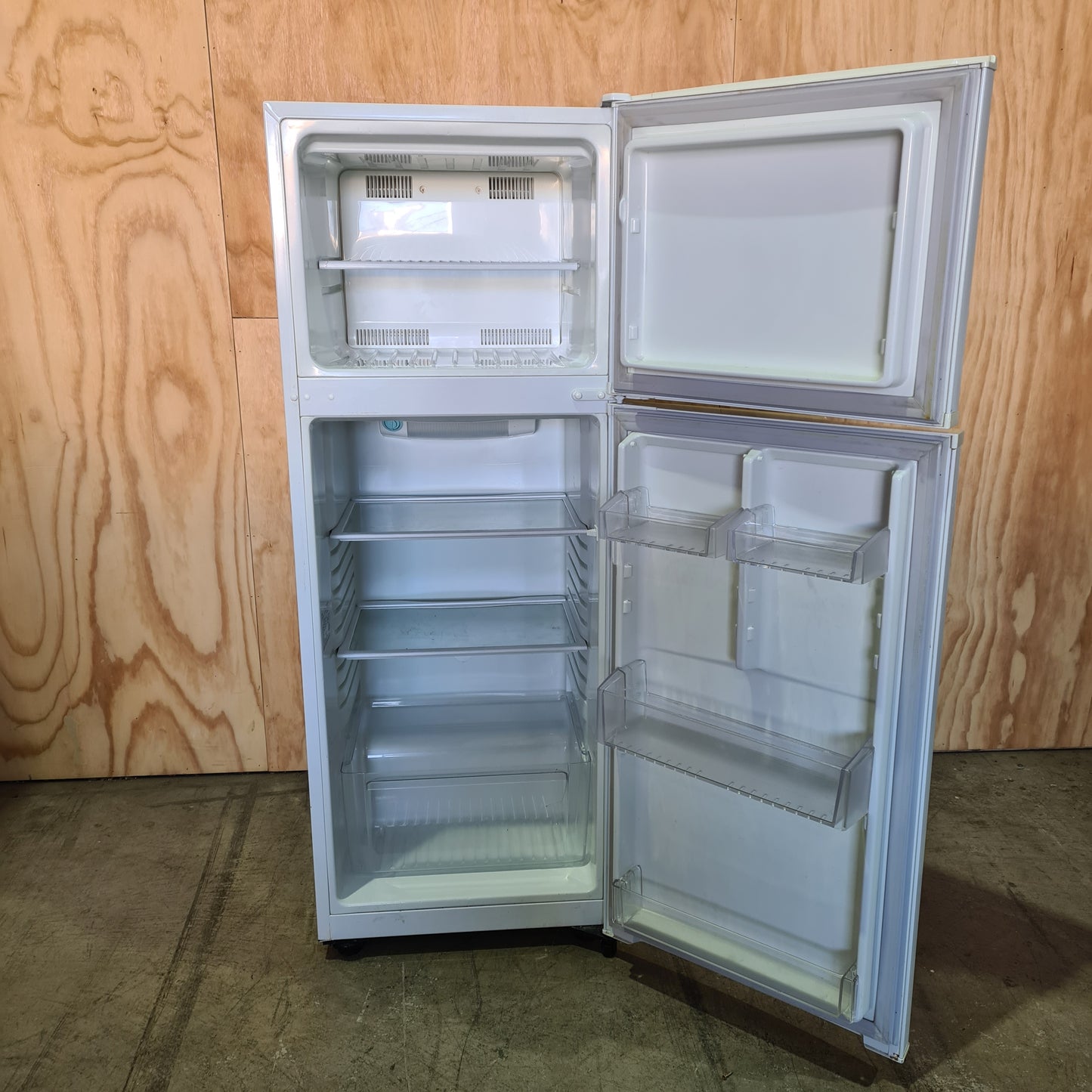Simpson Refrigeration STM3000WA 300L Fridge + Freezer