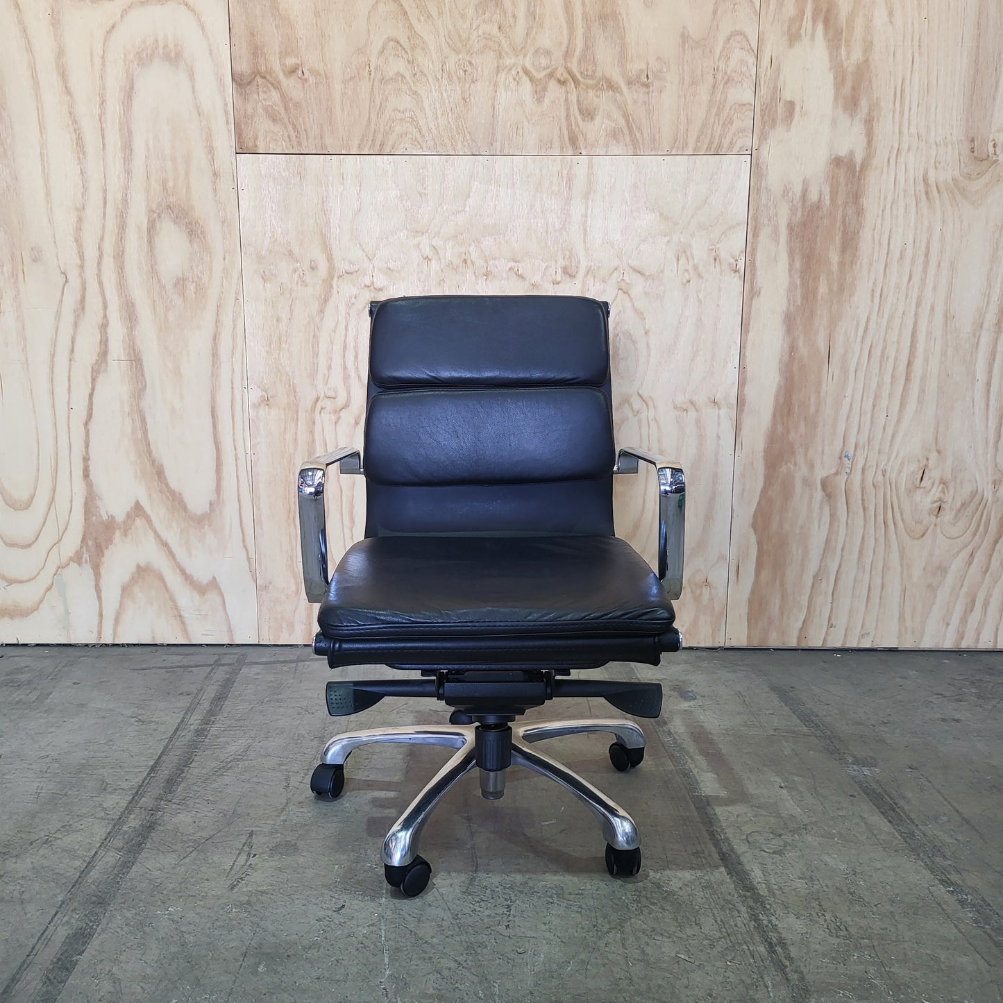 Leixin Replica Eames Soft Pad Chair