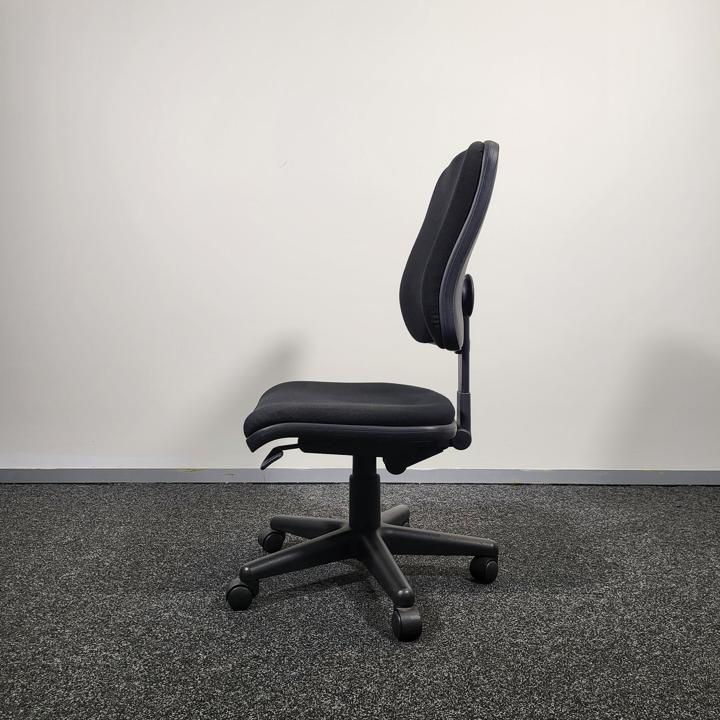 Key Office Task Chair in Black