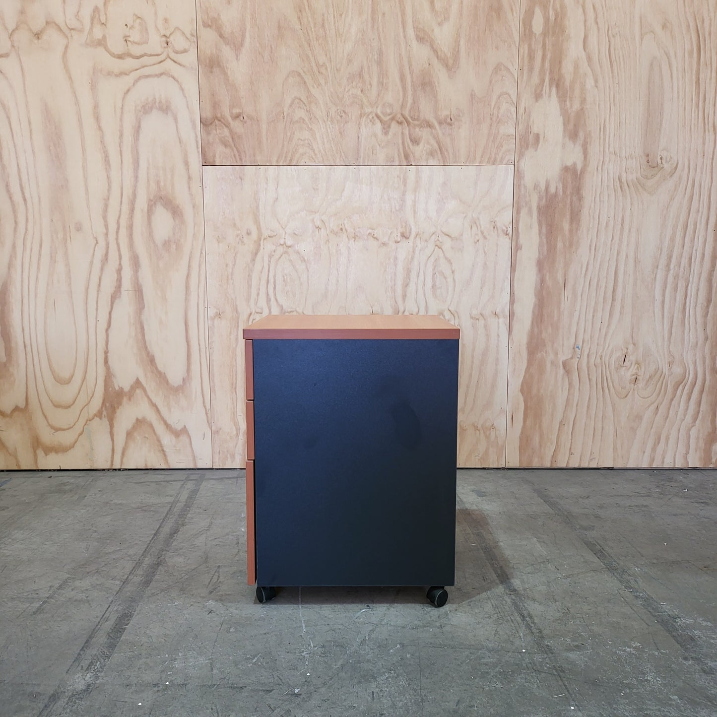 Wooden Laminate Pedestal