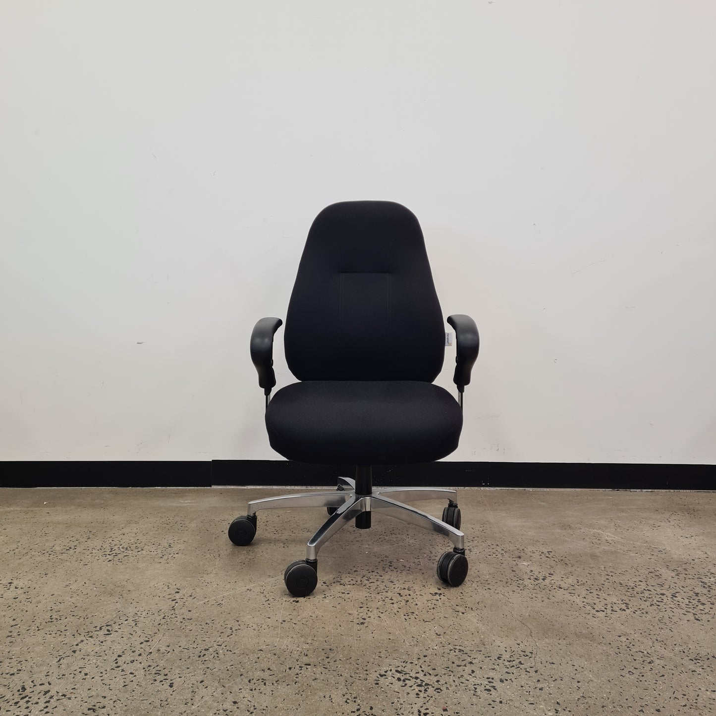 Therapod Office Chair with Armrests in Black