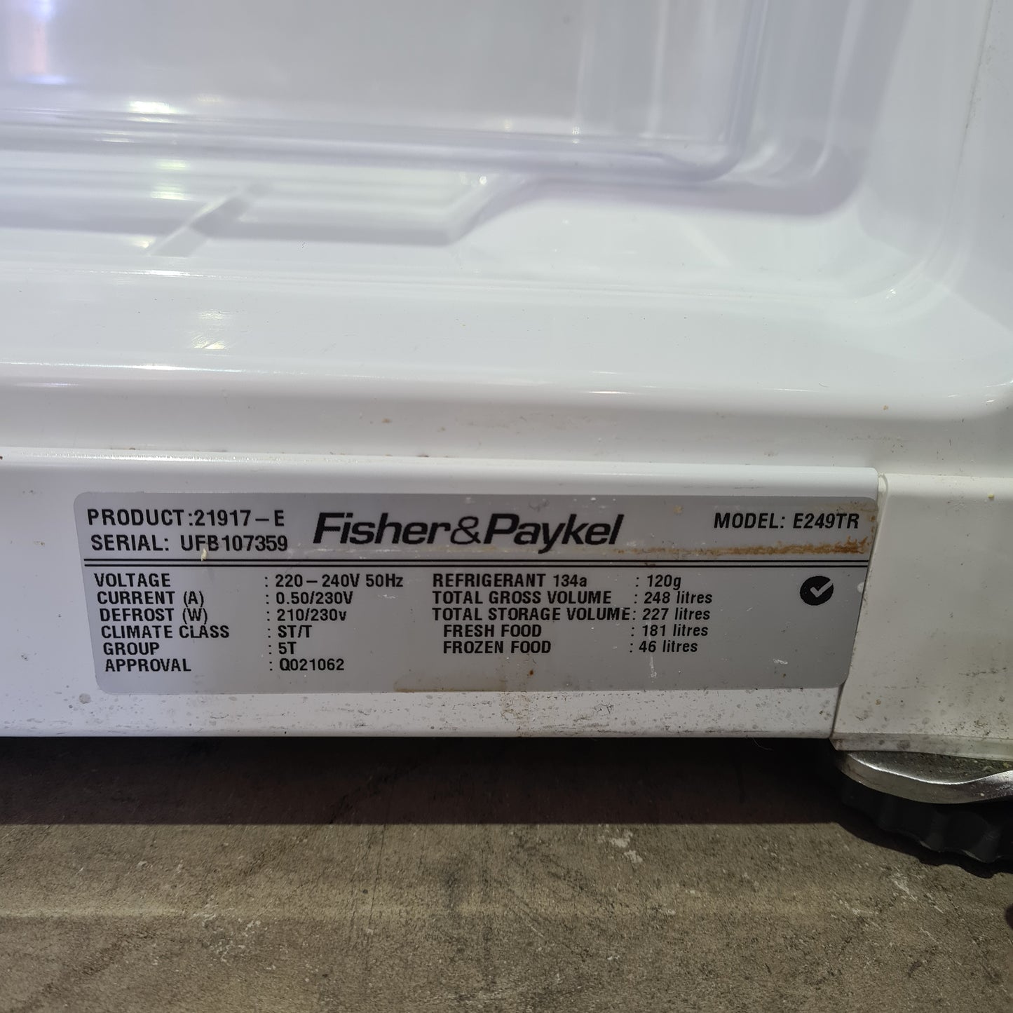 Fisher & Paykel E249TR Fridge White