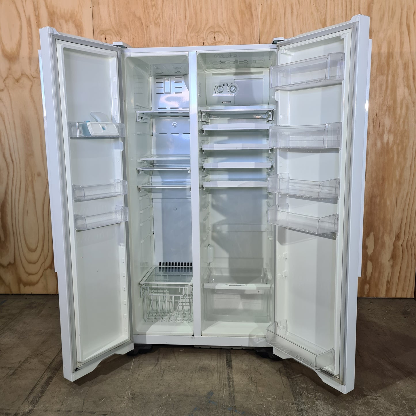 Kelvinator KSM6100WF 606L Fridge