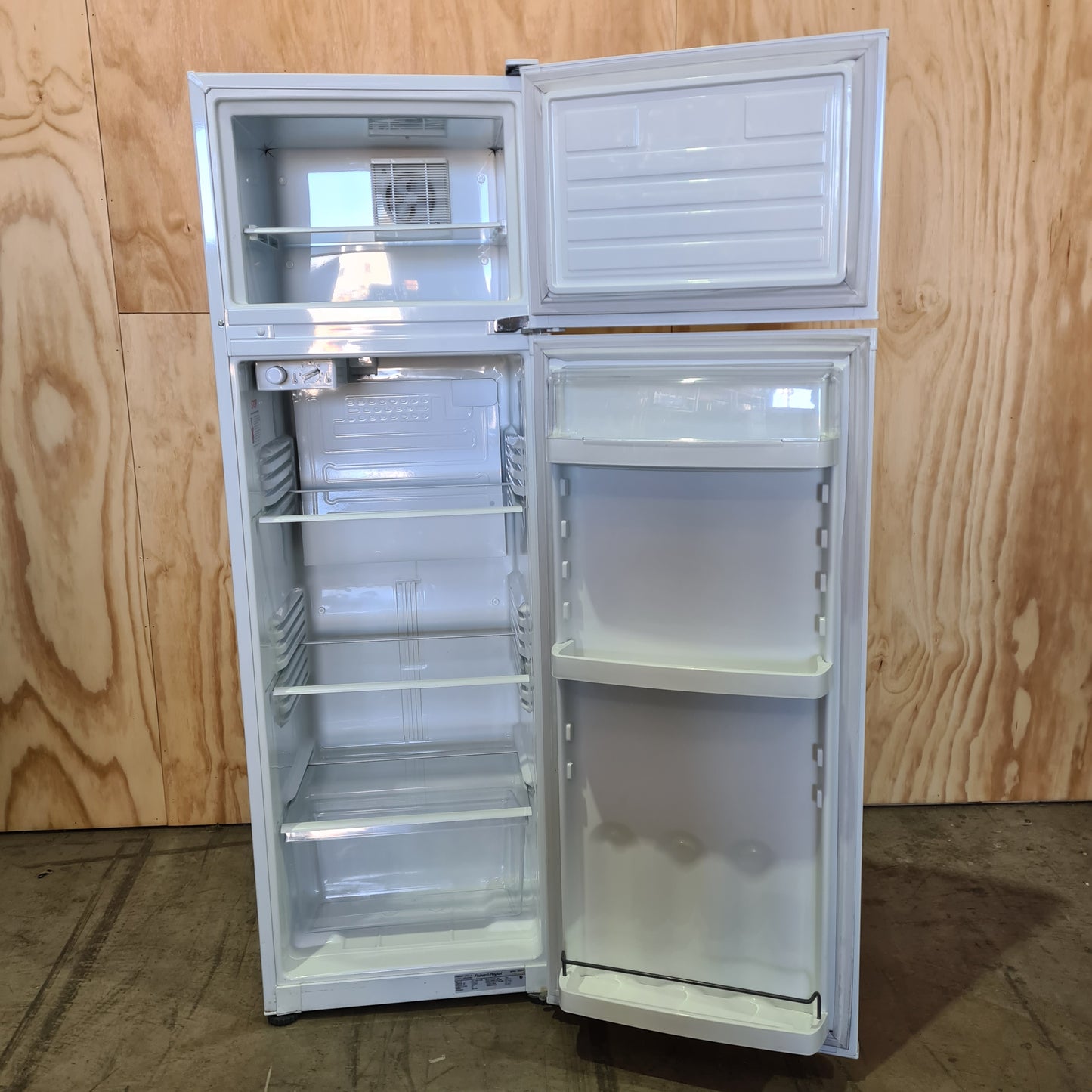 Fisher & Paykel E249TR Fridge White