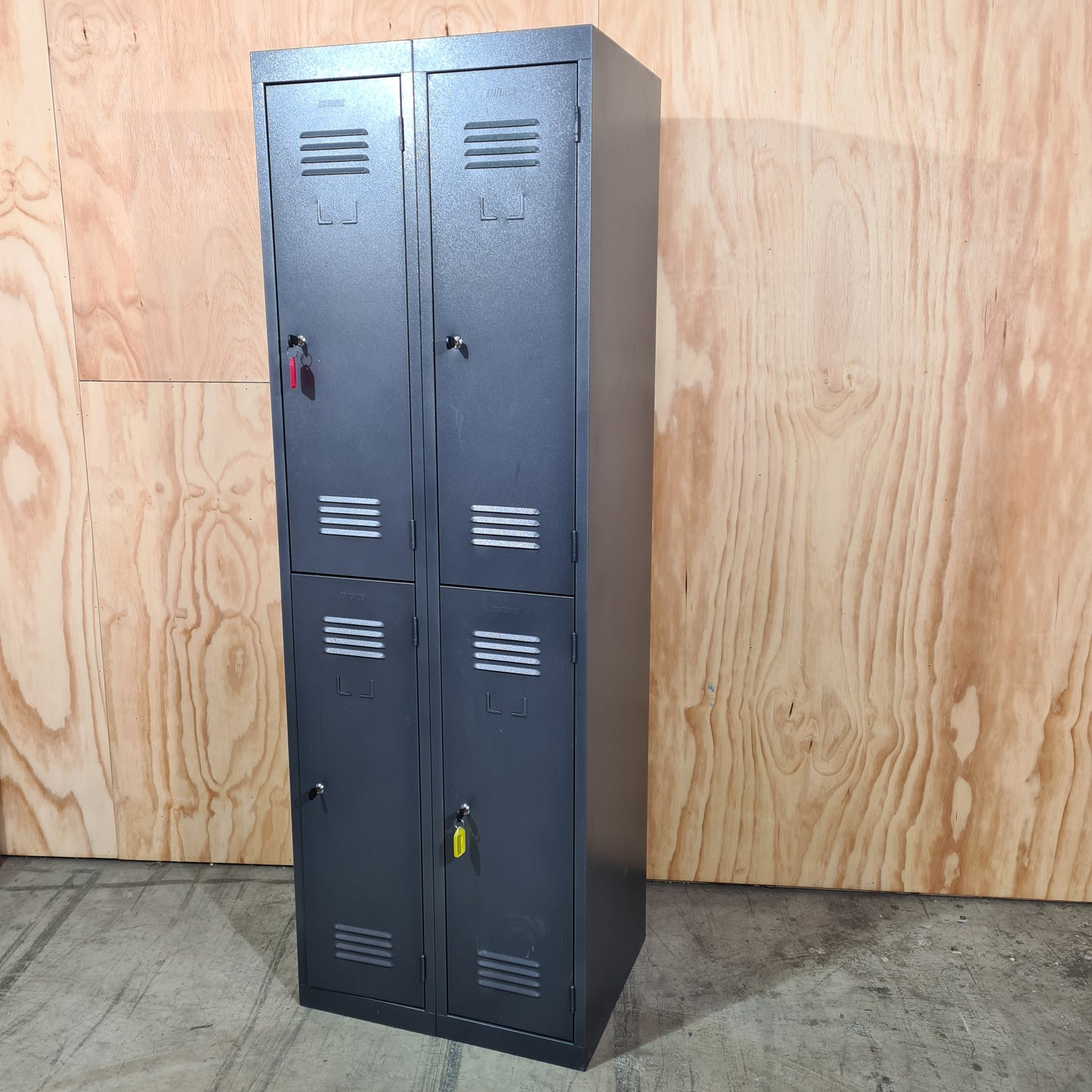 Statewide 4 Door Locker in Grey