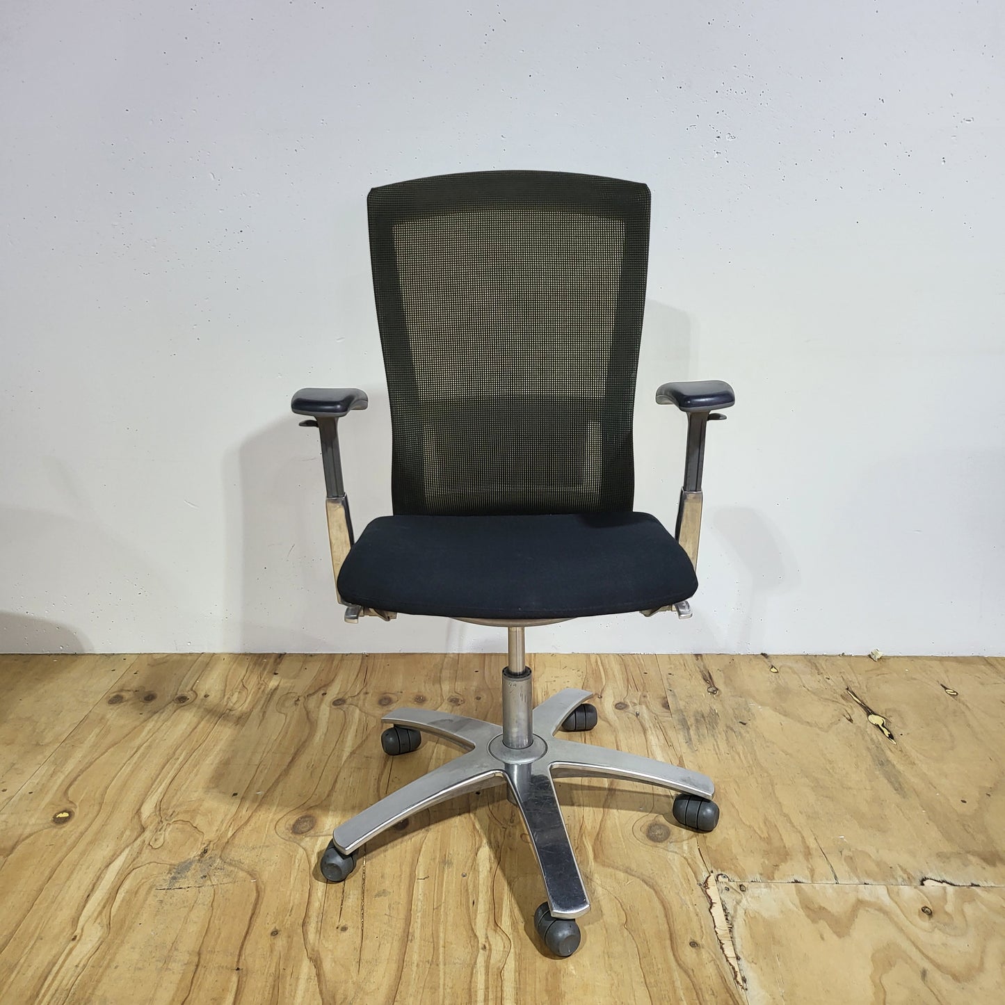 Life Office Chair by Formway Black Mesh Chair Upholstered Seat With Arm Rests