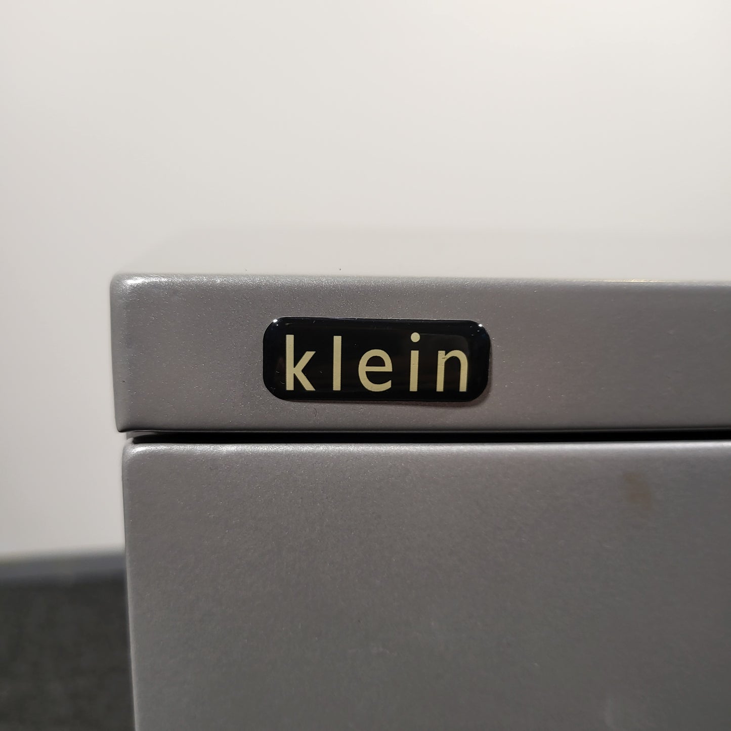 Klein Metal Pedestal in Grey 3 Drawer