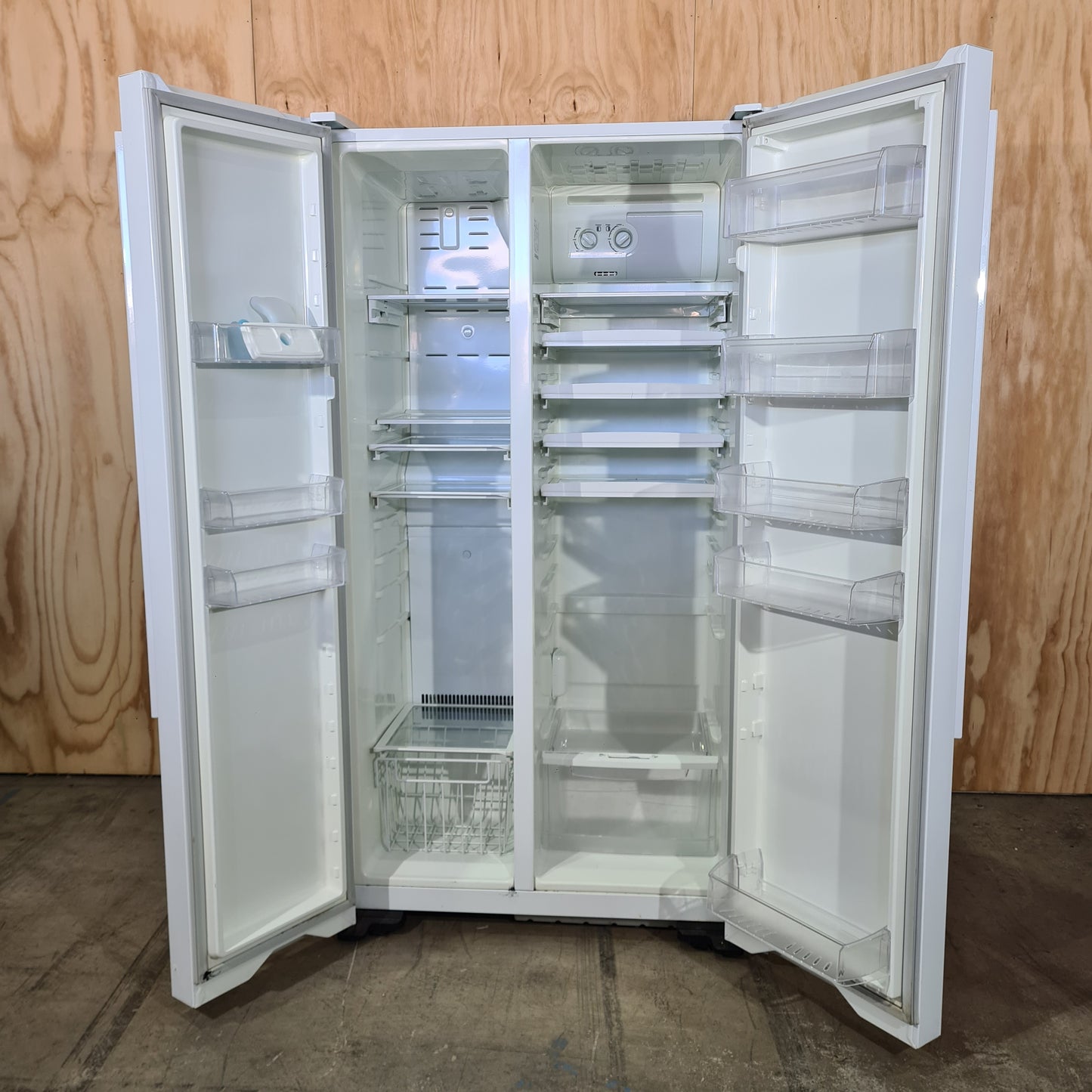 Kelvinator KSM6100WF 606L Fridge