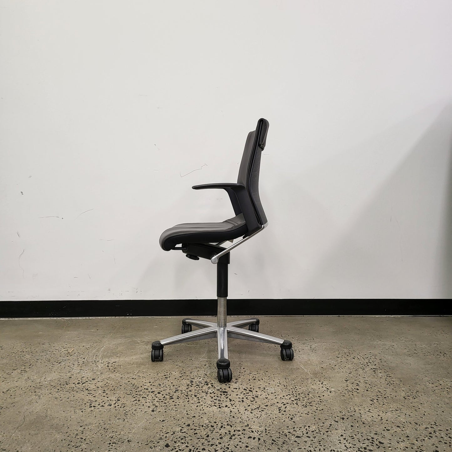 Black Leather Executive Swivel Chair