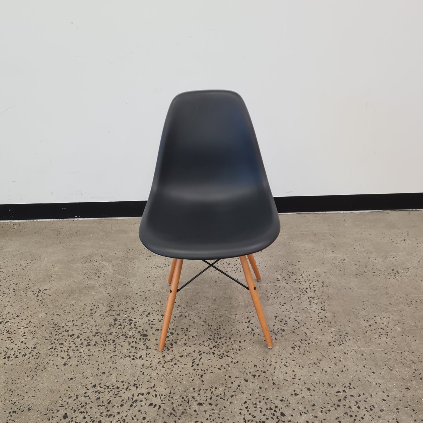 Vitra Eames Side Chair DSR Black