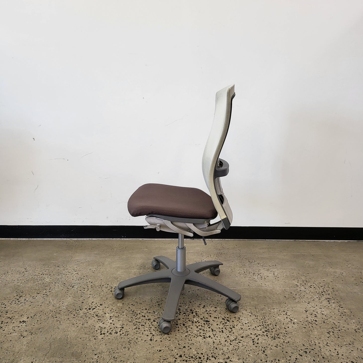 Life Chair by Formway Beige Mesh Office Chair