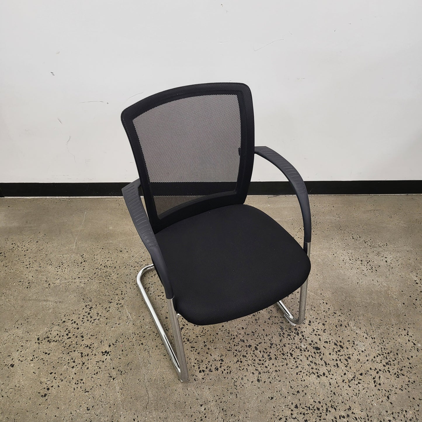 Cantilever Mesh Back Visitor Chair