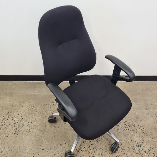 Therapod Office Chair with Armrests in Black