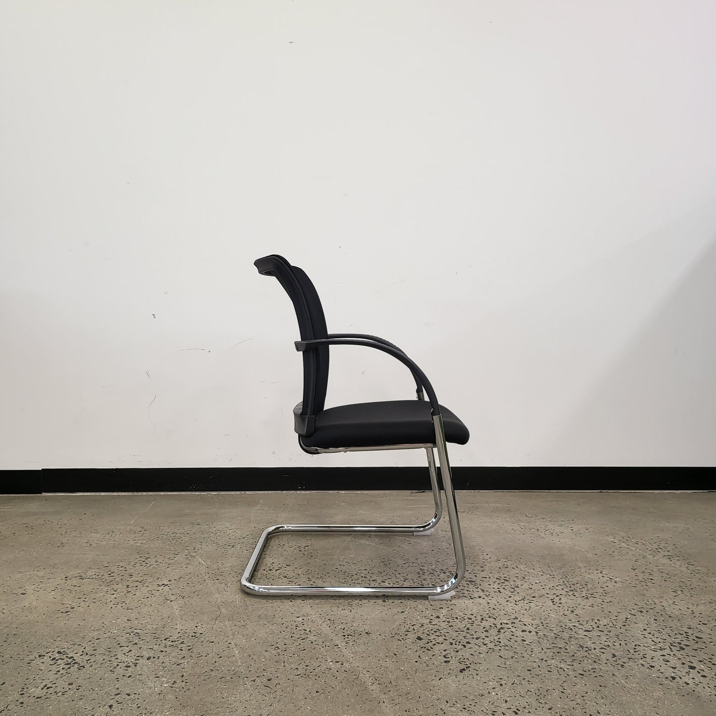 Cantilever Mesh Back Visitor Chair