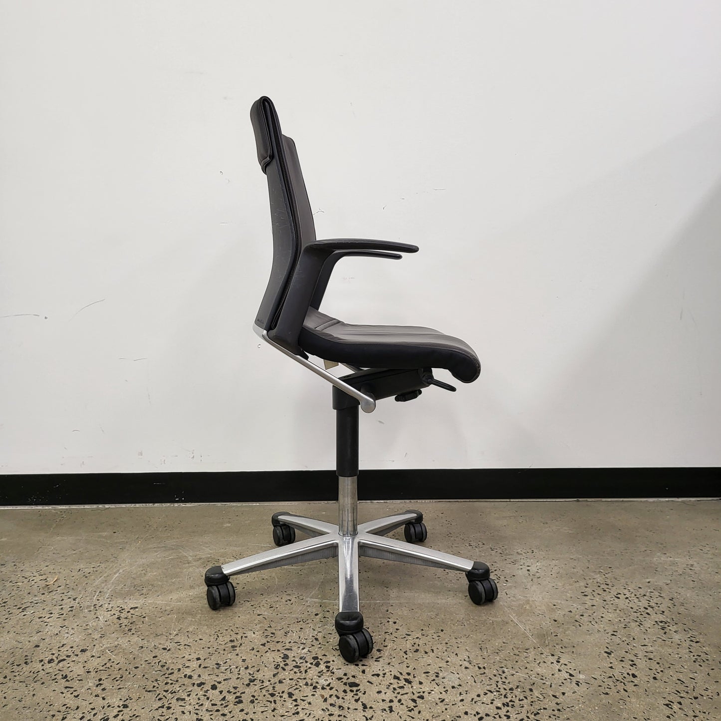 Black Leather Executive Swivel Chair