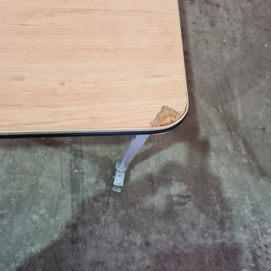 CLEARANCE Table on Castors