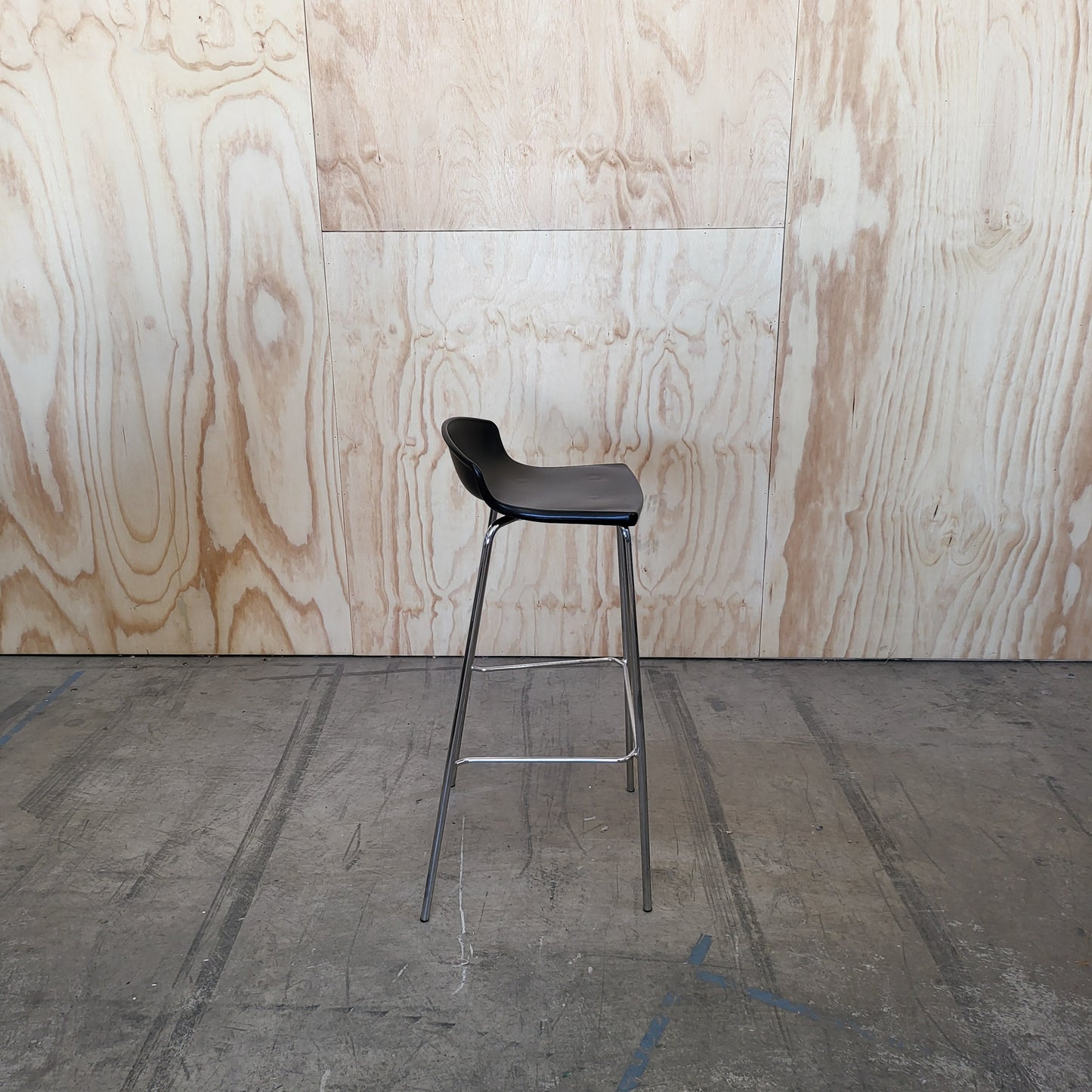 Guliver Stool by Gaber in Black and Chrome