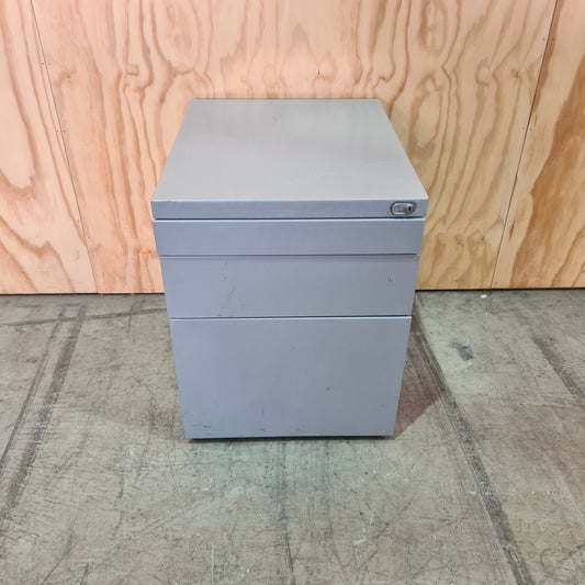 CLEARANCE EliteBuilt Silver Pedestal on Wheels