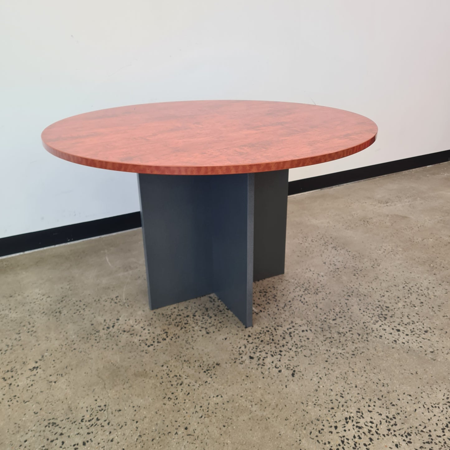 Round Kitchen Meeting Table in Vinyl Wooden Finish