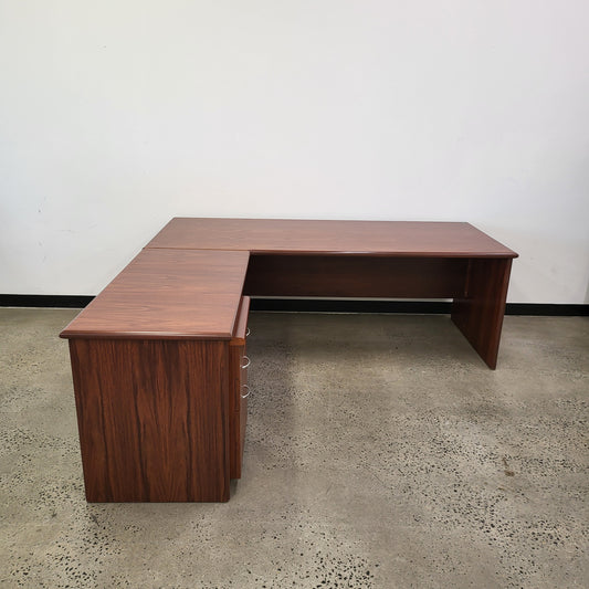 Executive Office Desk in Mahogany Finish with Drawers