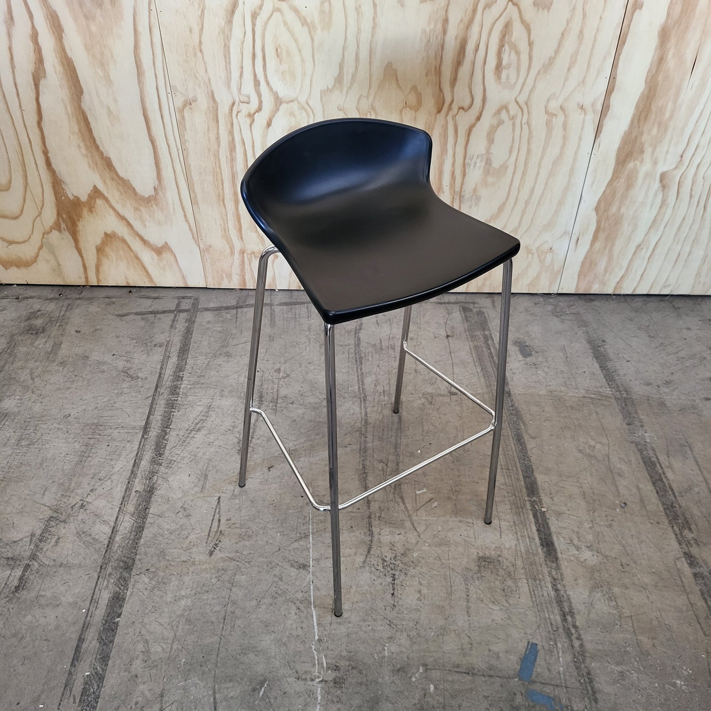 Guliver Stool by Gaber in Black and Chrome