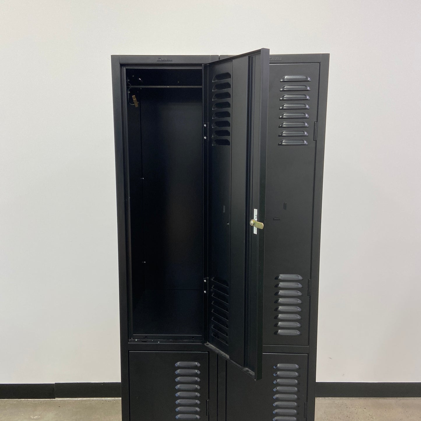 Davell Locker Double Bay Black