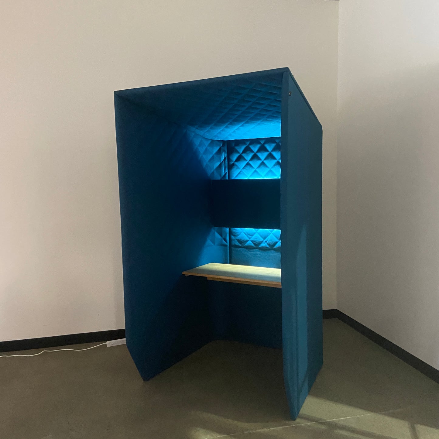 BuzziSpace BuzziBooth Blue Private Desk