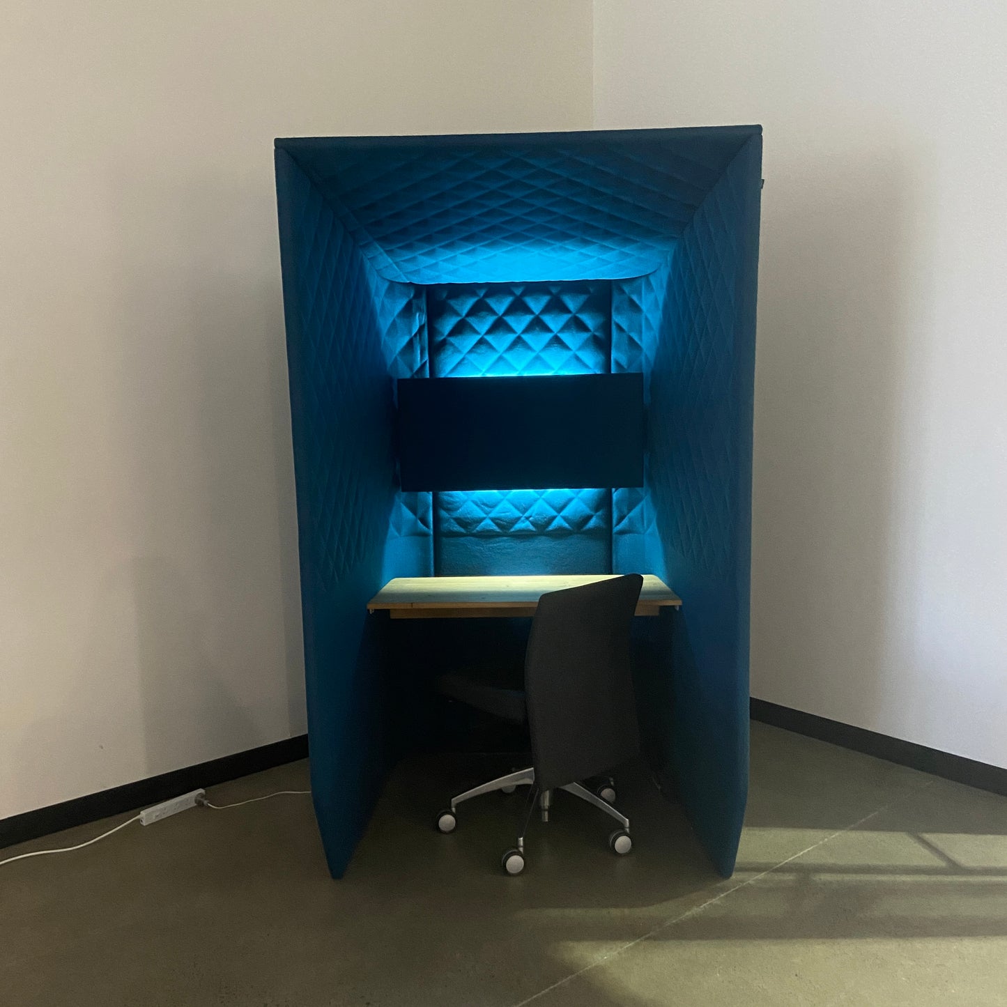 BuzziSpace BuzziBooth Blue Private Desk