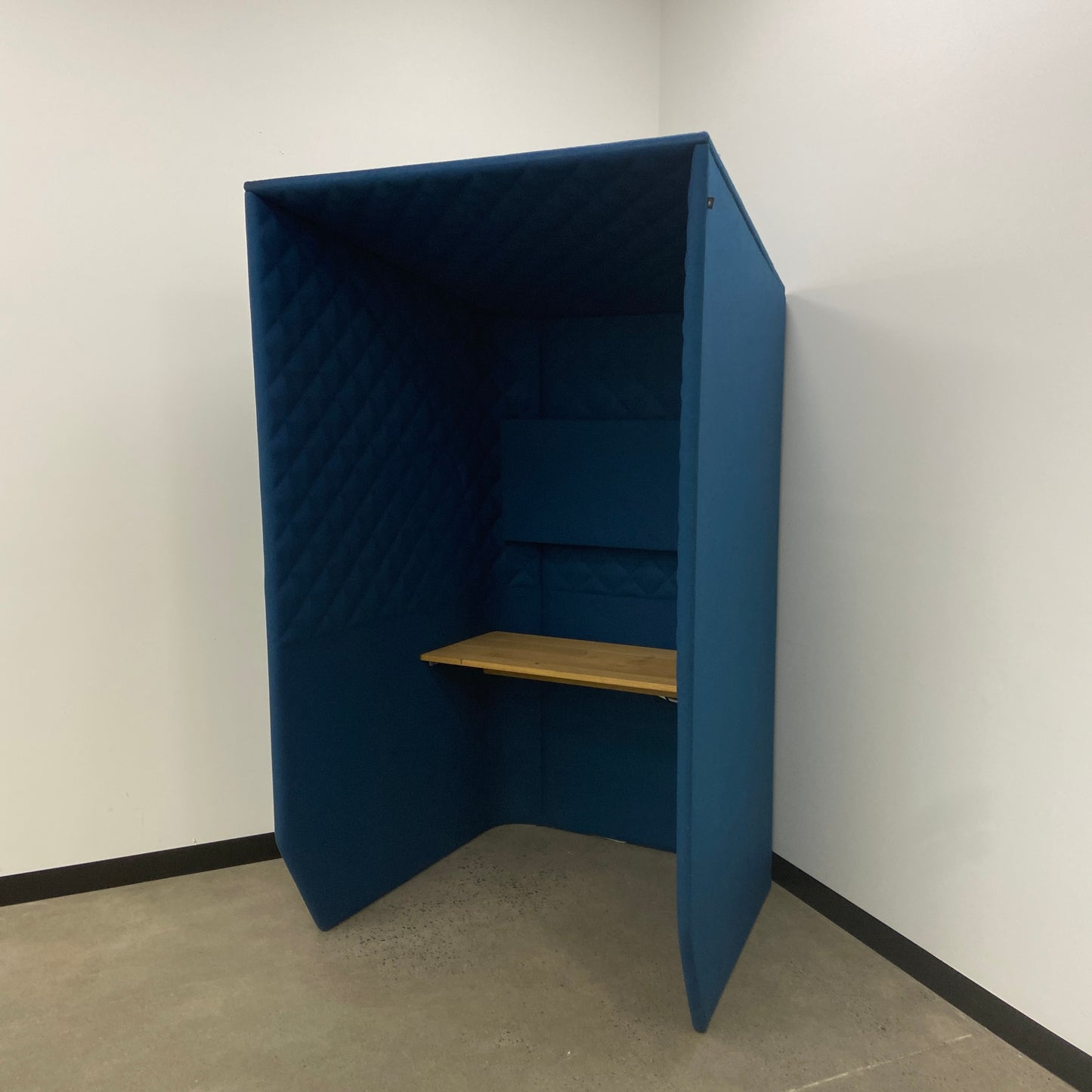 BuzziSpace BuzziBooth Blue Private Desk